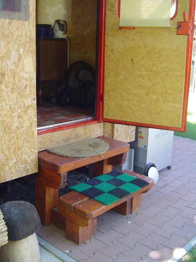 Karavan Štúrovo Екстериор снимка
