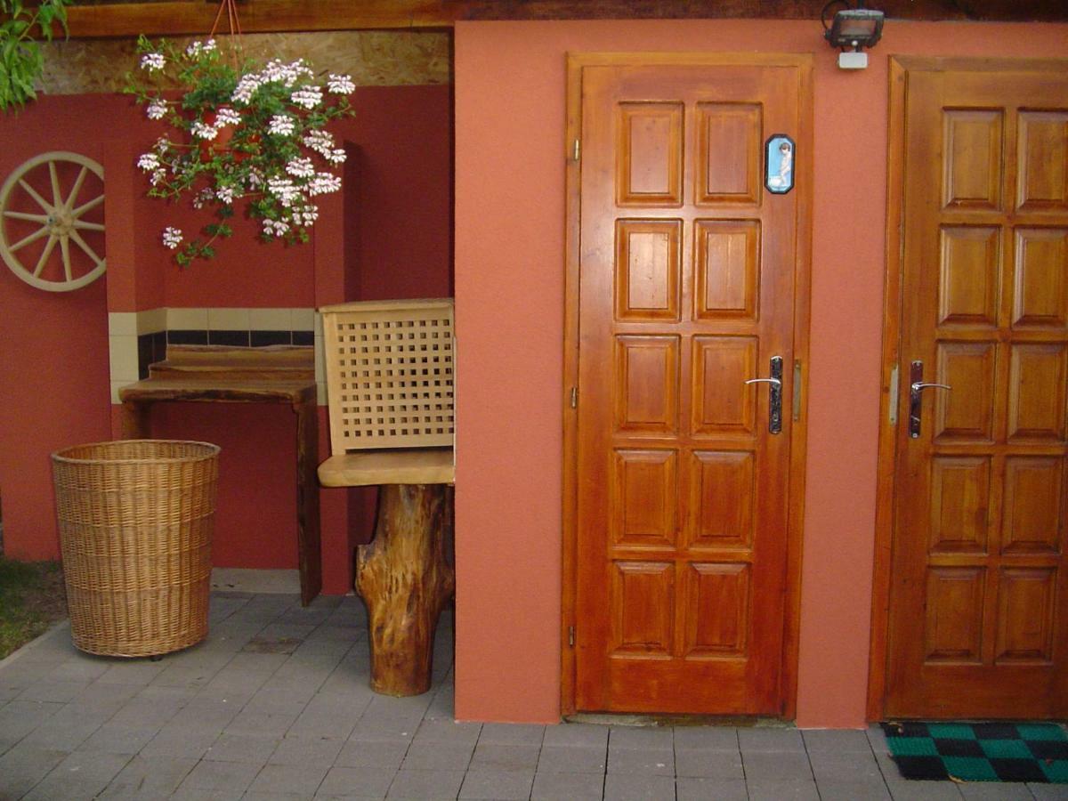 Karavan Štúrovo Екстериор снимка